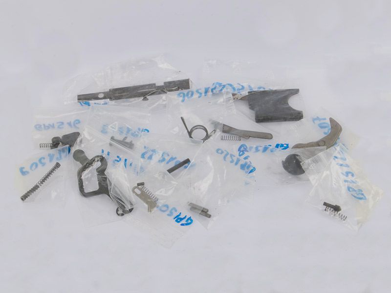 Konvolut gebrauchte Ersatzteile fĂĽr Schreckschuss-, Gas-, Signalpistole Record GP1S 30-teilig