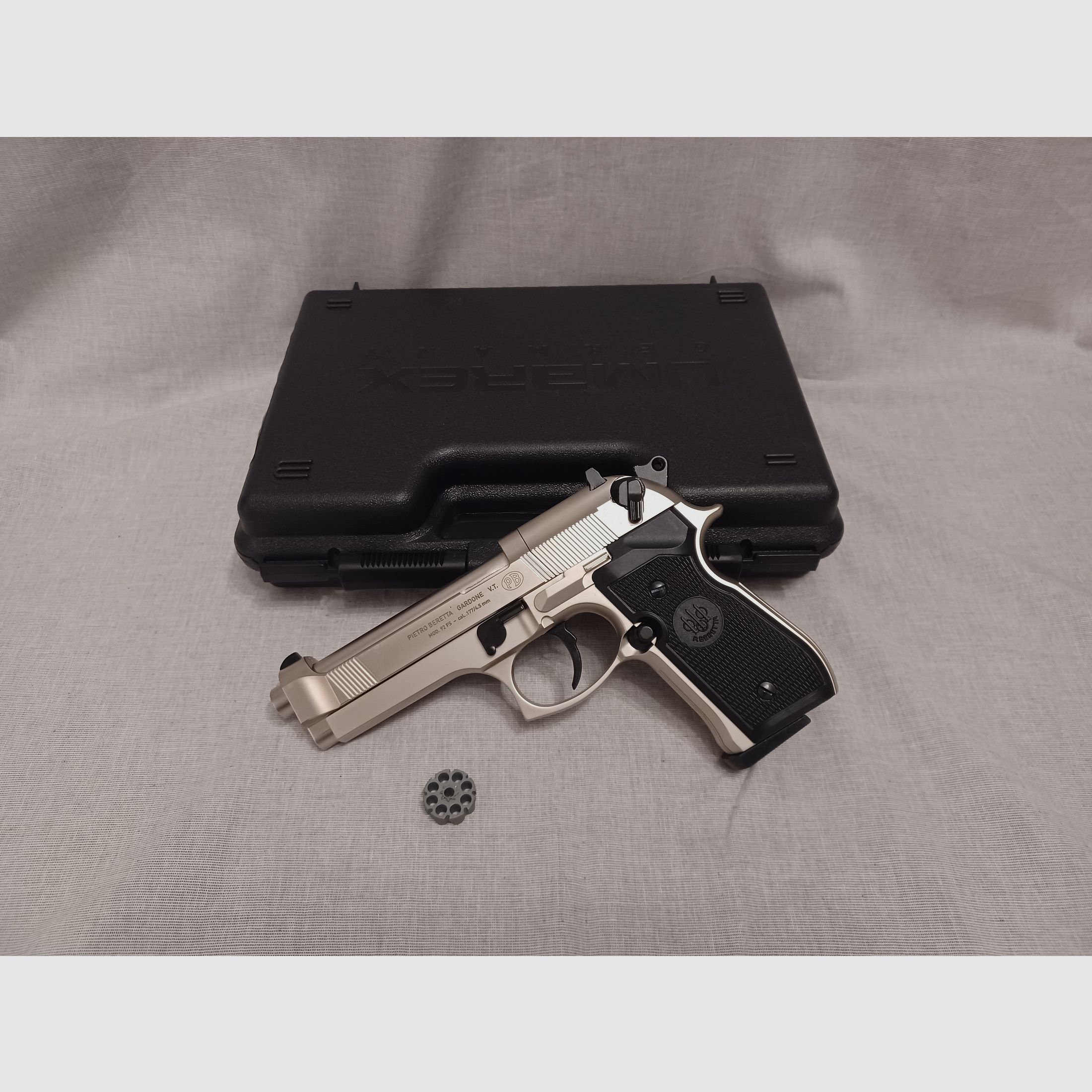Beretta 92 FS Nickel / 4,5 mm Diabolo / CO2 / Pistole / OVP (46)