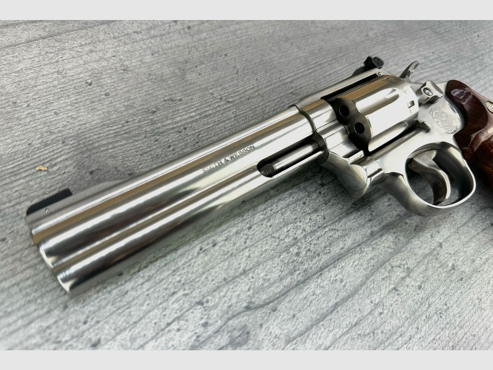 Smith & Wesson Mod. 617-1 Campione di tiro .22 l.r. impugnature in legno