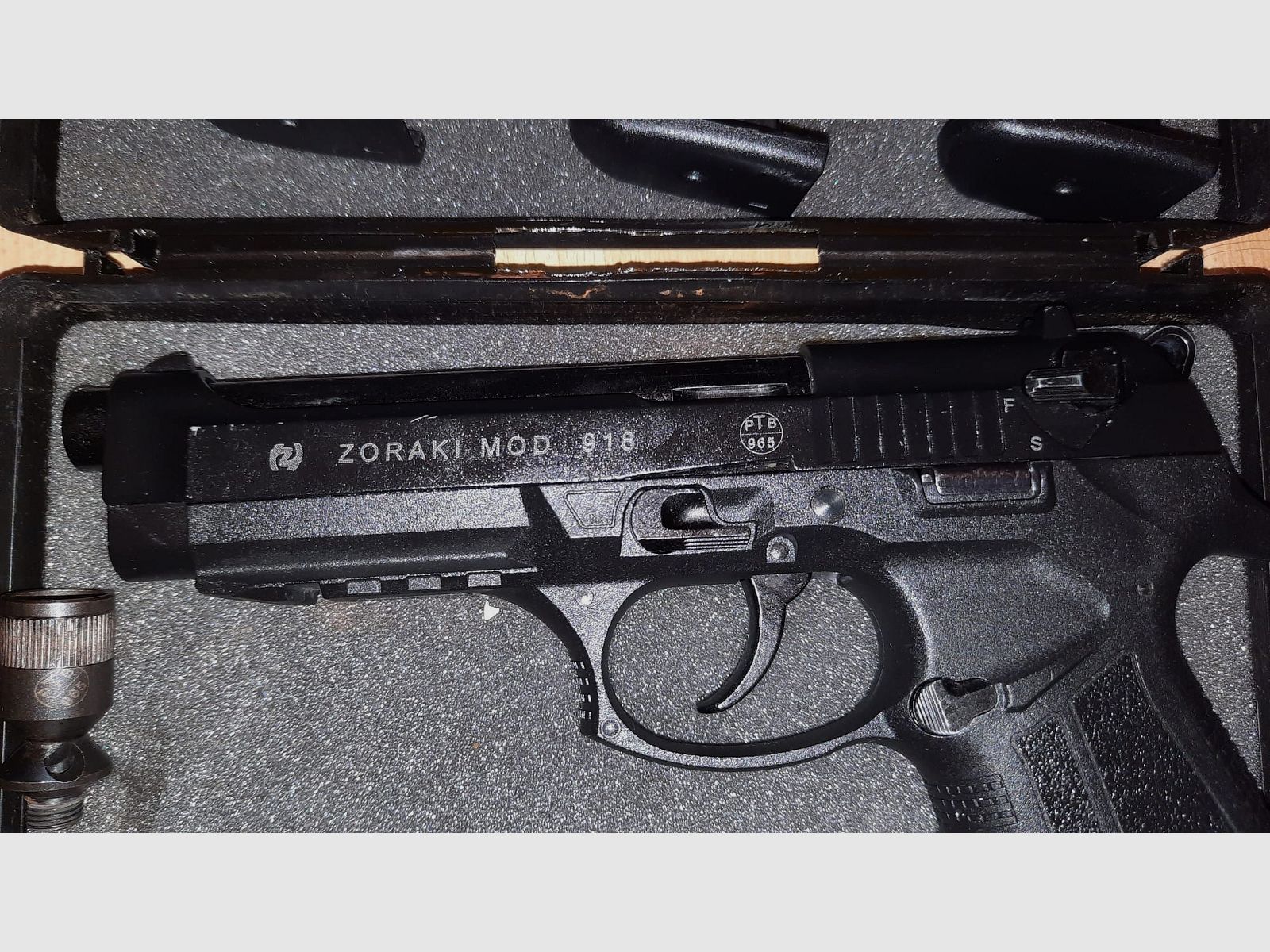 Zoraki 918 Schreckschusspistole Schwarz 9mm P.A.K. mit 2 extra Magazinen