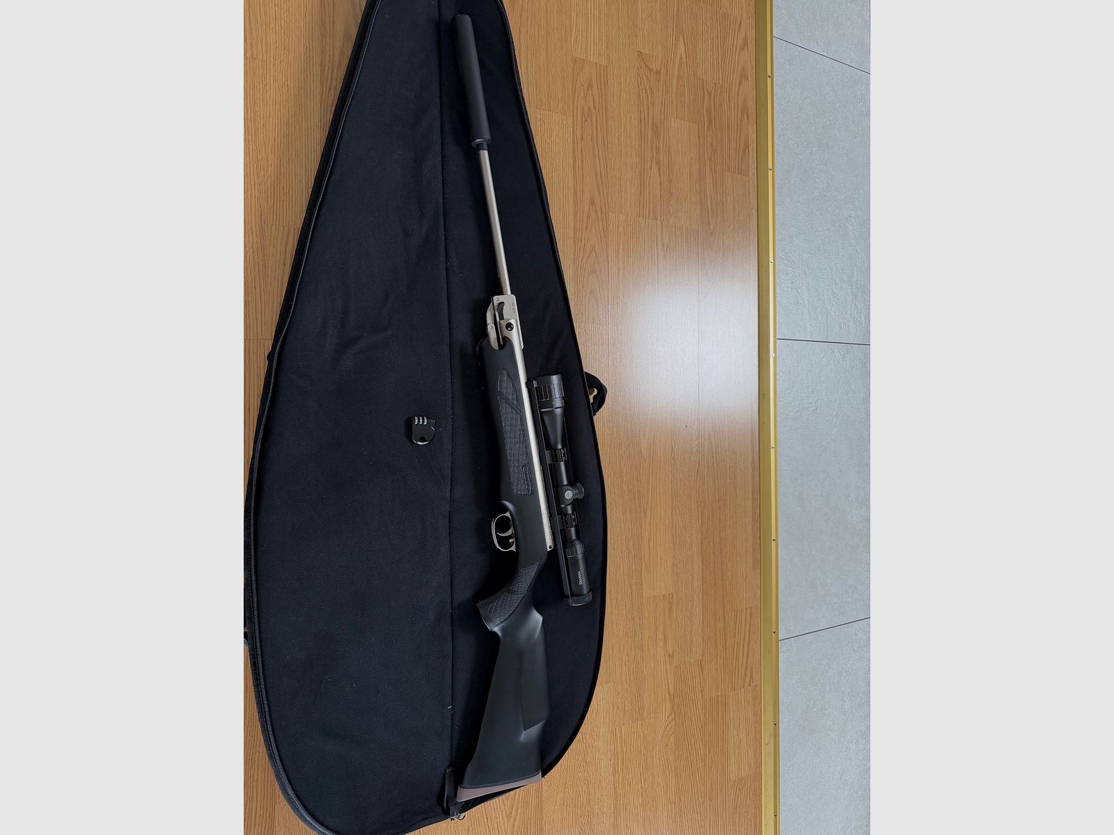 Weihrauch HW 35K F Black Silence – 4.5 mm, incl. silencer & scope + bag
