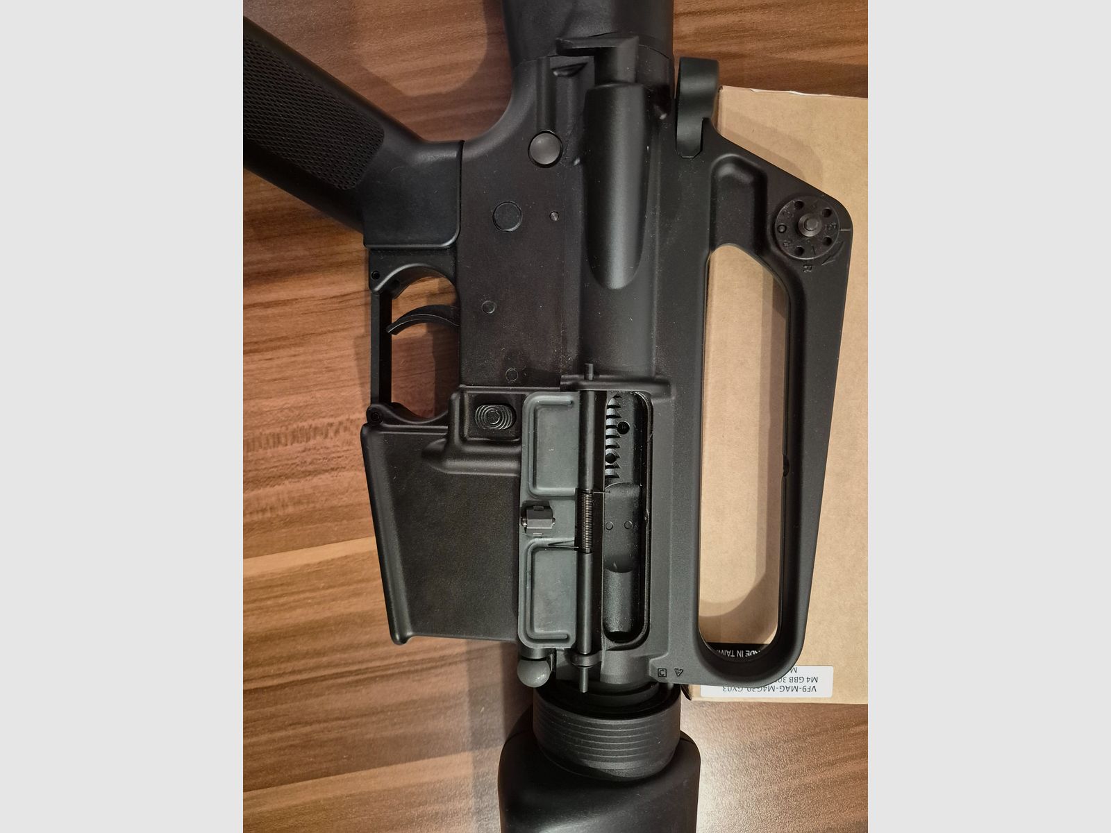 Cybergun / VFC Colt M16A1 GBB (1,6 Joule) – classico del Vietnam in set con caricatore extra & gas