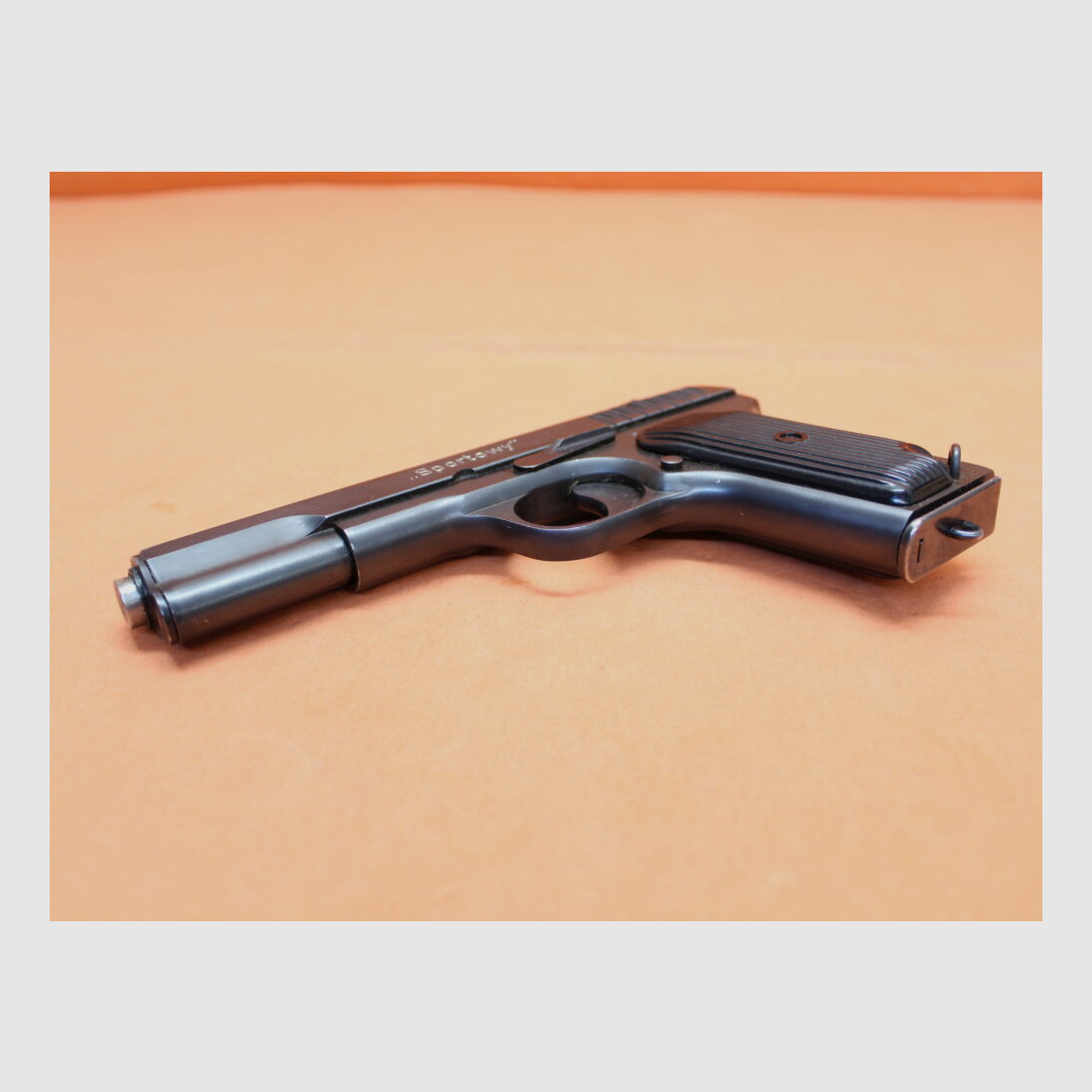 Radom Ha.Pistole .22lr Radom Tokarev TT-33 Sportowy Fabrikzeichen 11 im Oval mit Ladepatronen