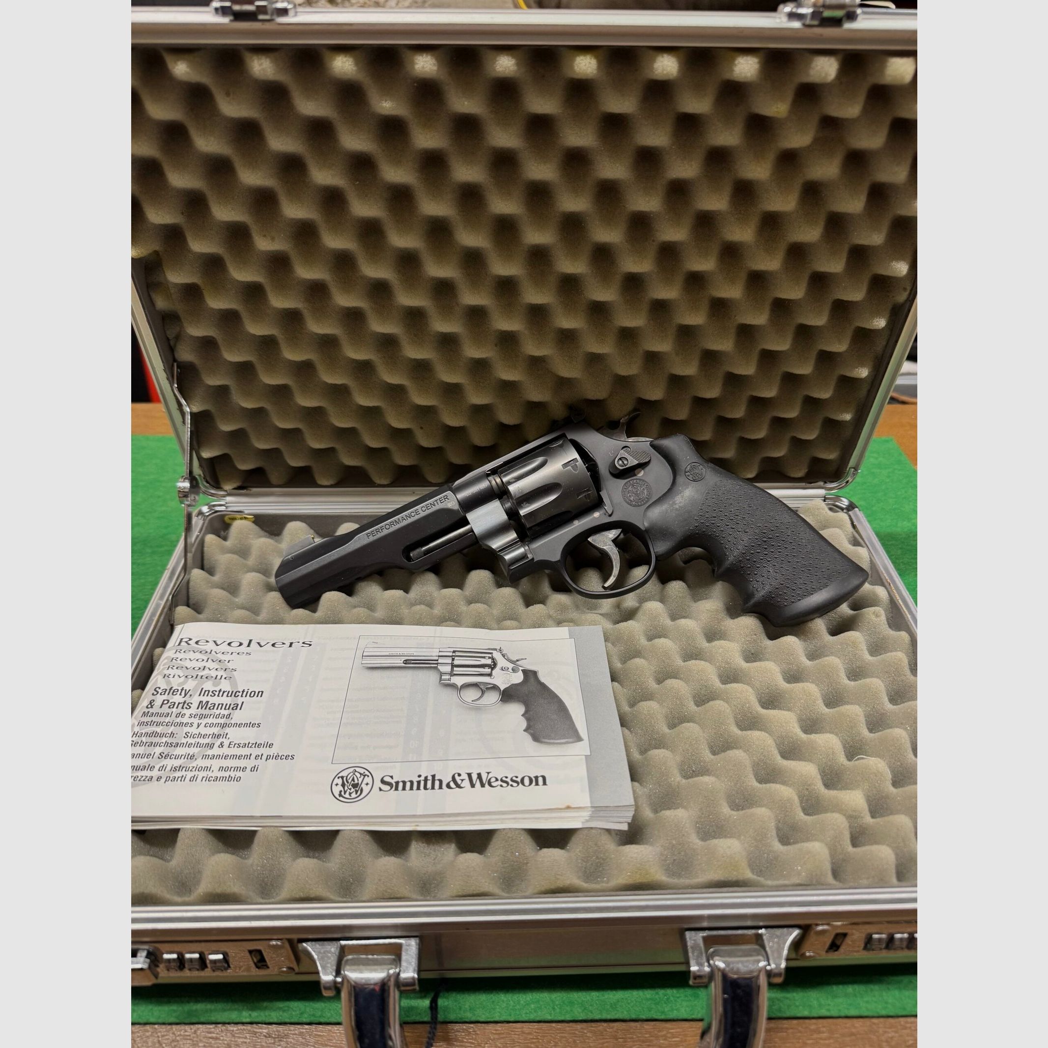 Revolver Smith&Wesson Mod.Performance Center 6″ Cal.357, immagine 3 di 3