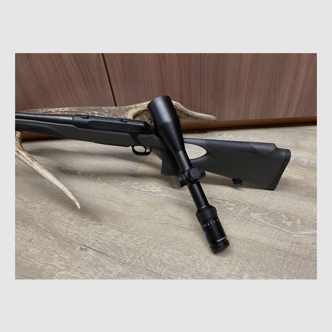 Sauer 404 Synchro XT, met Zeiss Conquest V4 3-12x56