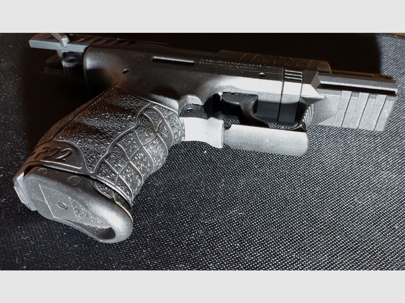 Walther P22Q Schreckschuss Pistole 9mm P.A.K. schwarz mit 2 Magazinen