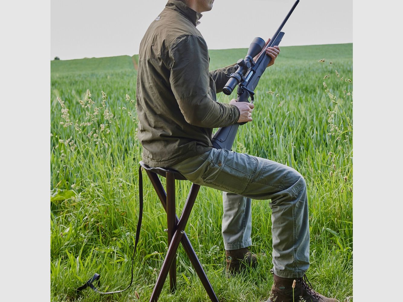 Wald & Forst Tripod seat chair with leather, image 3 of 3