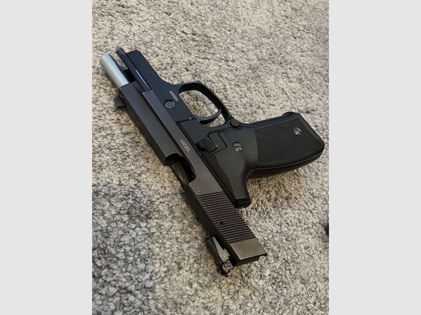 Cz Crevna Zastava/ 99 / Sig Sauer 220