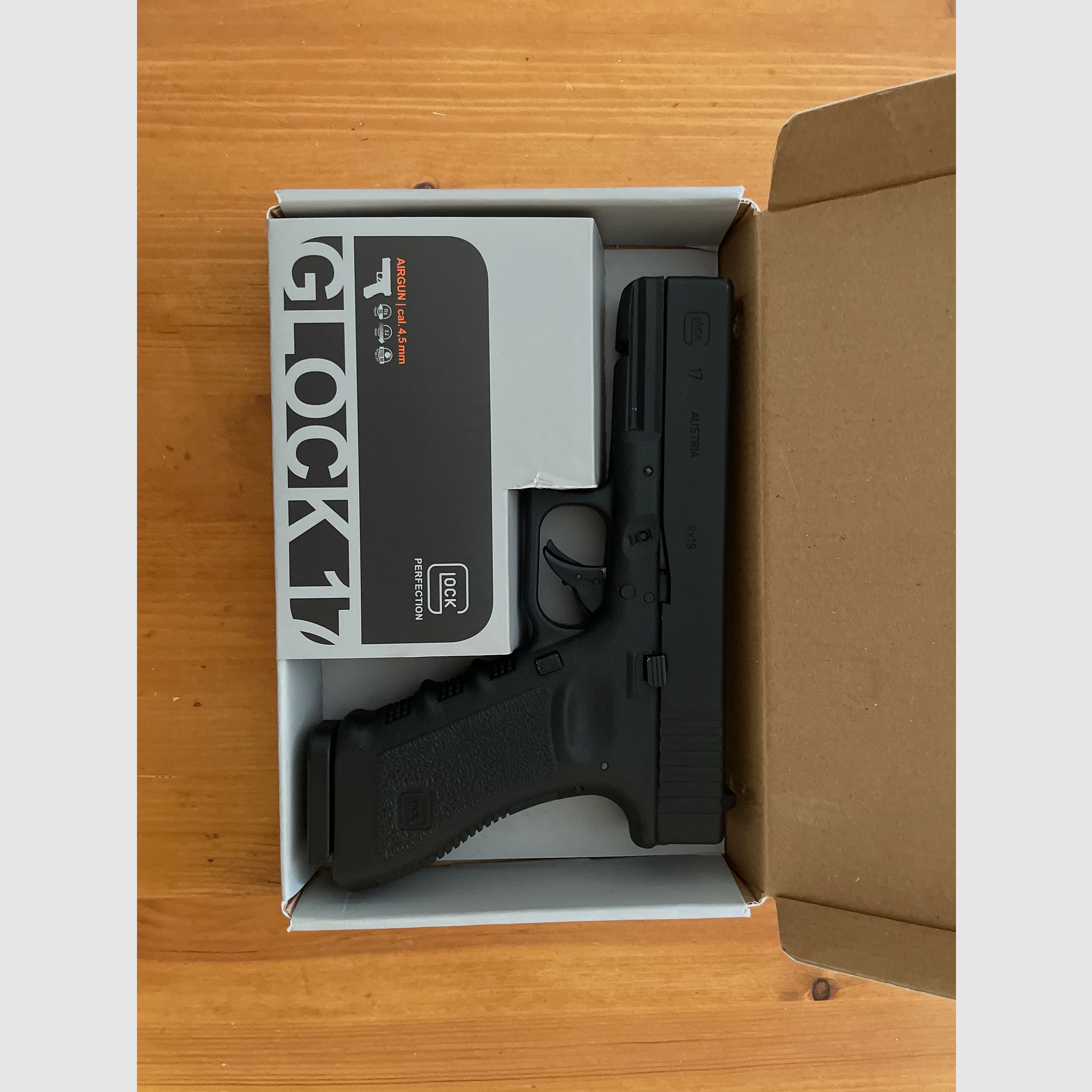 CO2 Glock 17 Gen 3 Blowback cal. 4.5mm steel BBs