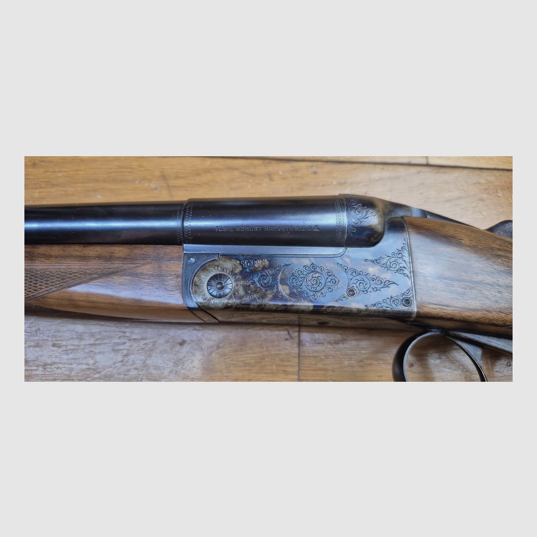Wunderschöne Flinte Robust Modell Nr. 246 – Manufrance Saint-Étienne – Kal. 16/70 – Waffe um 1952/1954 (!) – 100% Jaspage und Gravuren – Spiegel-Lauf, quasi nie geschossen – Vollständige Originalverpackung (Garantie, Handbuch, Prüfungszertifikat) – Zustand nahe neuwertig für diese 72 Jahre! – Fast museales Stück – TBE+++, Bild 35 von 56