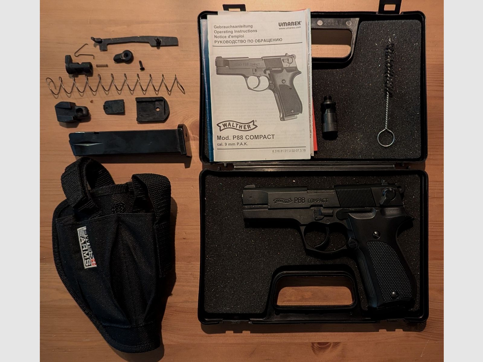 Umarex Walther P88 Compact 9mm Schreckschuss inkl. Holster, Ersatzmagazin, Abschussbecher, Reinigungsbürste, Transportkoffer und Ersatzteilset.