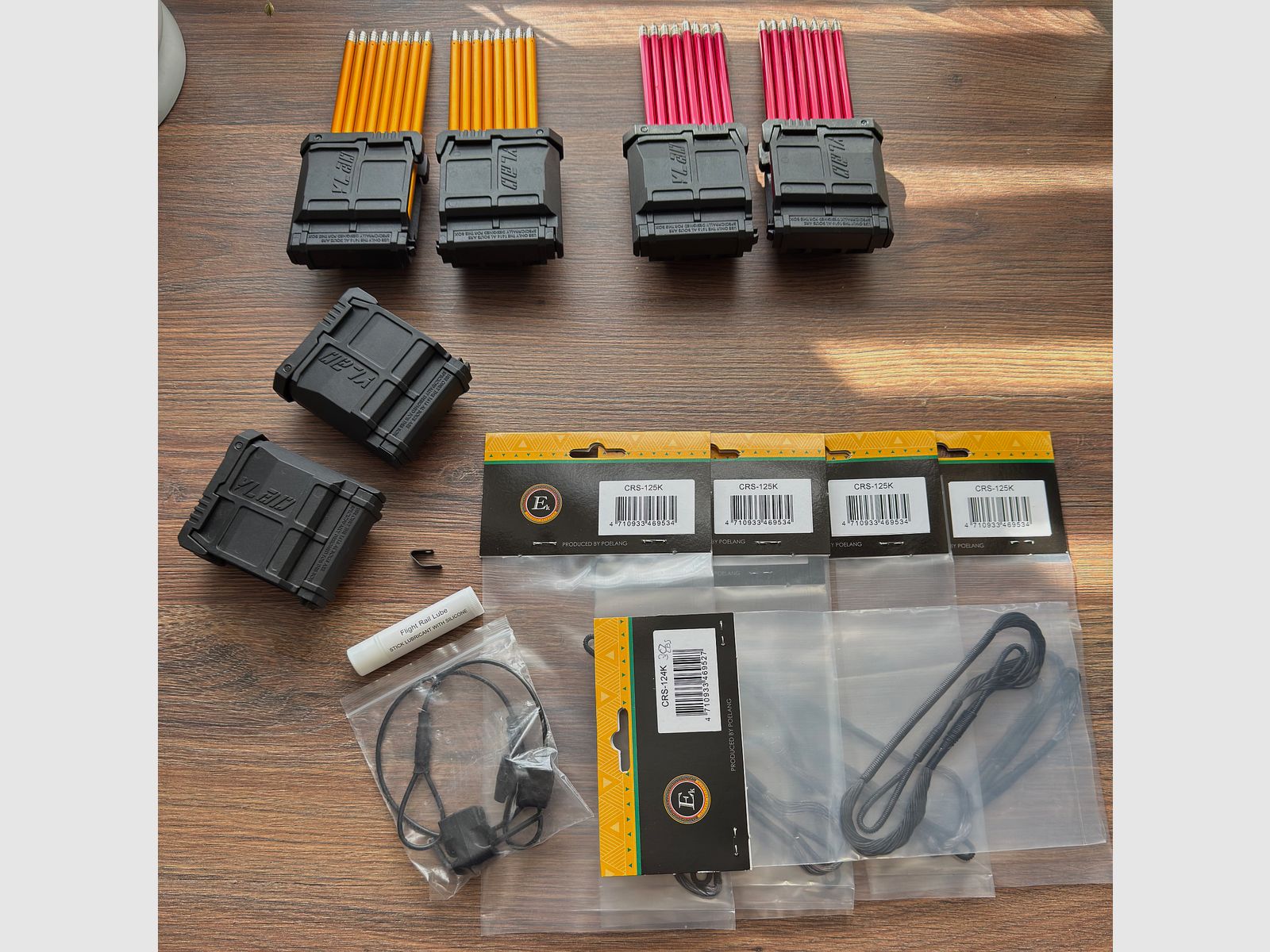 Ultrakomplettpaket EK Archery Vlad Repetierarmbrust mit 8 Schuß Magazin, Tasche, 30, 60 und 90 lbs Bogen, 6 Speadloader, Reddot, Ersatzsehenen, Pfeile usw.