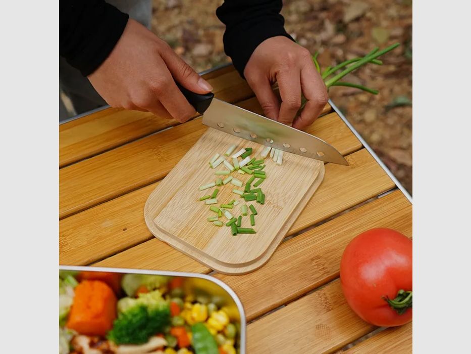 Stainless steel lunch box with bamboo cutting board