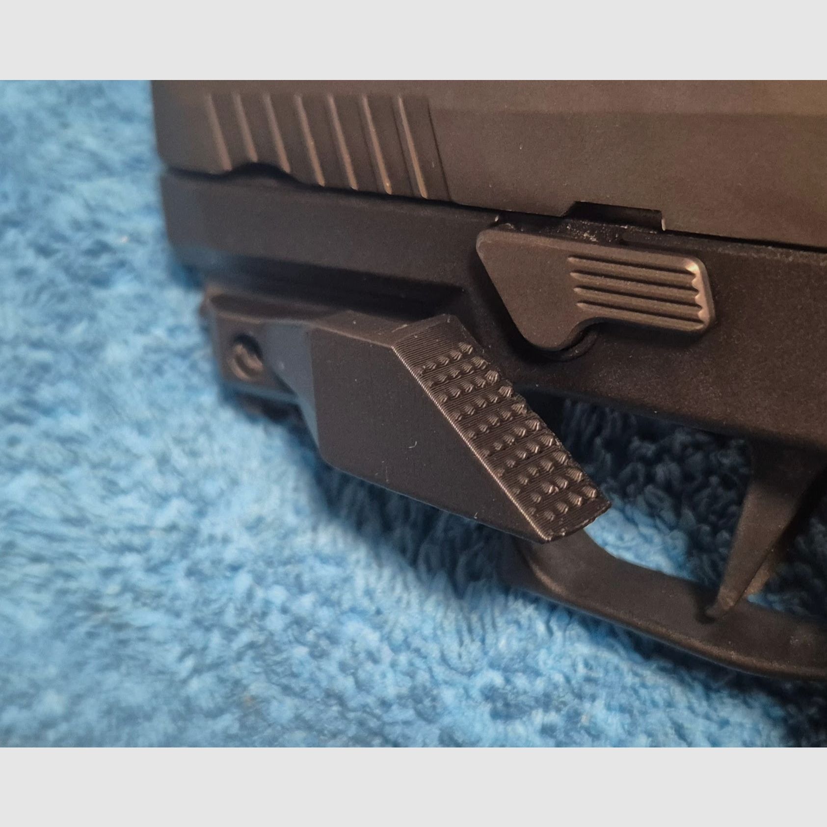 MUNITEX Thump-Rest Auflage / Daumenauflage für Pistolen mit Picatinny-Schiene