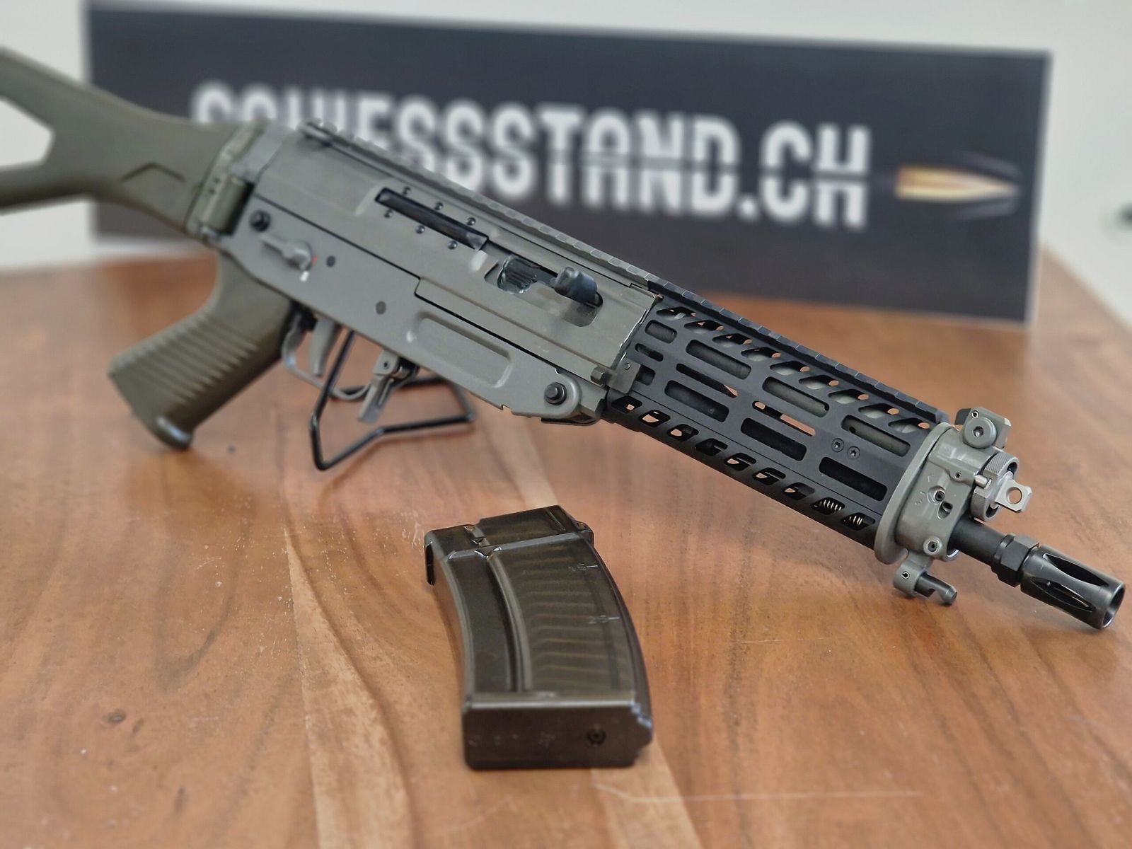Sig Sauer – Halbauto / SG553 / .223 Rem / Grün, Bild 1 von 9