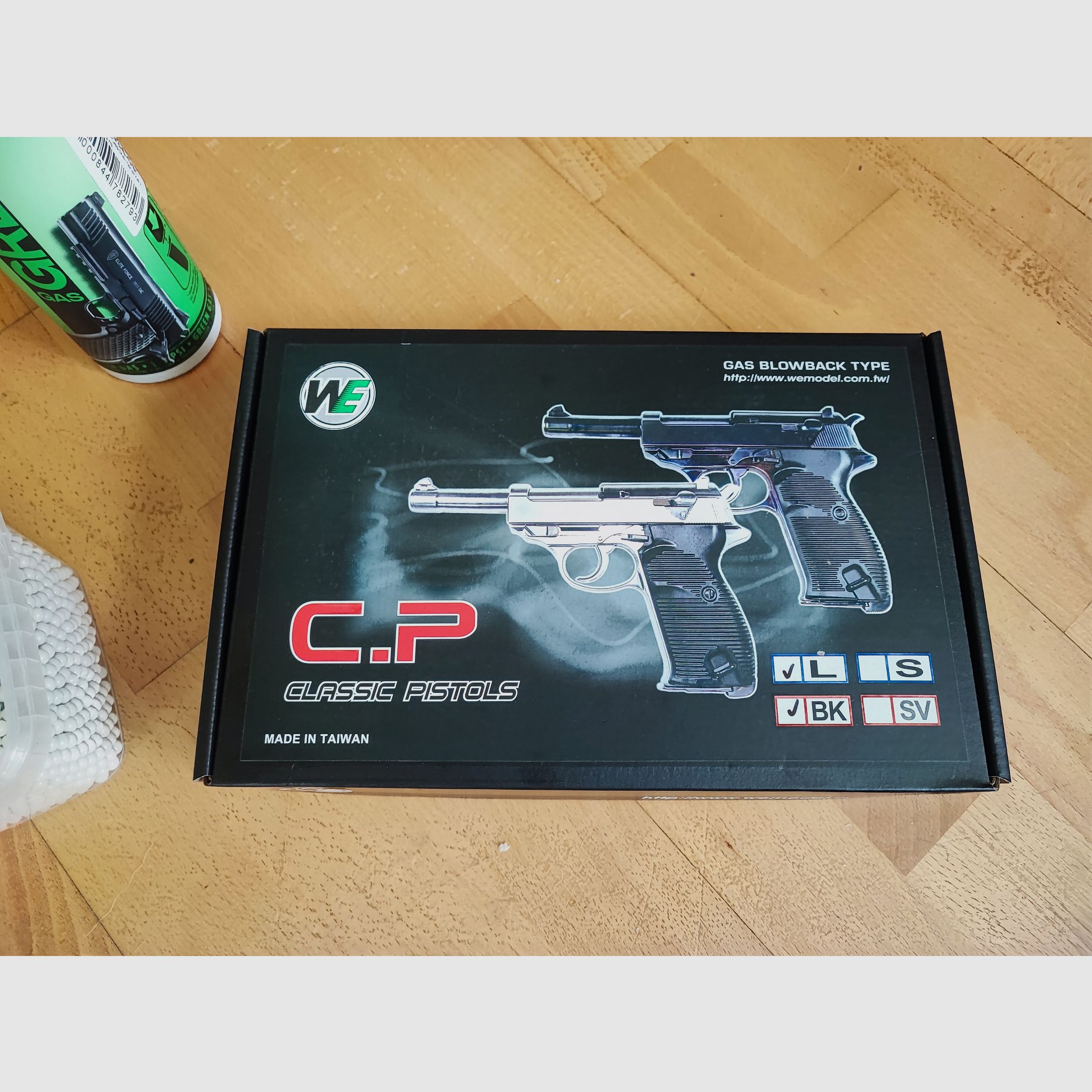 WE Walther P38 WW2 Full Metall GBB Airsoft Gun plus Zubehör