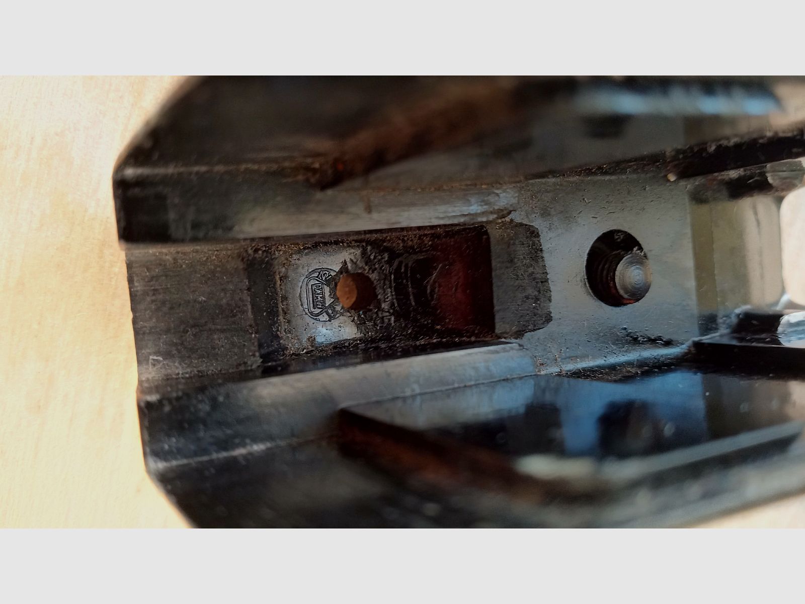 Maniglie in bakelite nere per pistola della polizia della DDR-M inclusa vite / Manico vintage per Makarov dell'est tedesco // 8 colpi PM 9x18