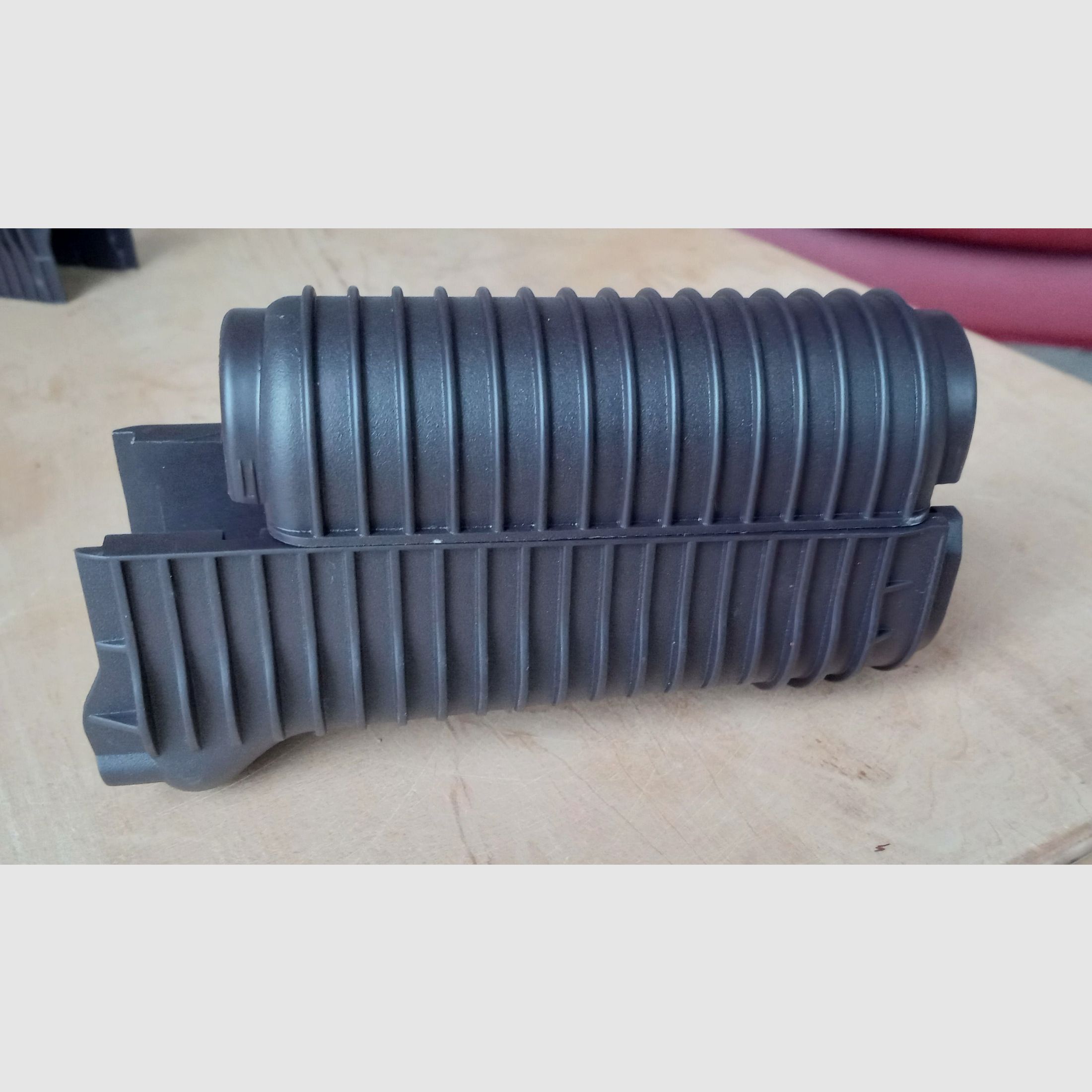 AIRSOFT - Gerippter Pflaumen-Polymer-Handschutz für die Spielzeug Krinkov (AKS-74u) / Preis VB // GBB S-AEG / AKSU