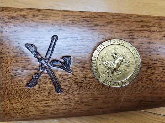 Piękna Winchester Commemorative – „Little Big Horn” – tylko 11000 wyprodukowanych – Oryginalne pudełko – 44-40 Win – Stan idealny