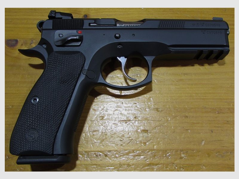 Pistolet Semi auto CZ 75 SP01 Shadow avec mallette et 2 chargeur supplementaires super etat, image 1 sur 6