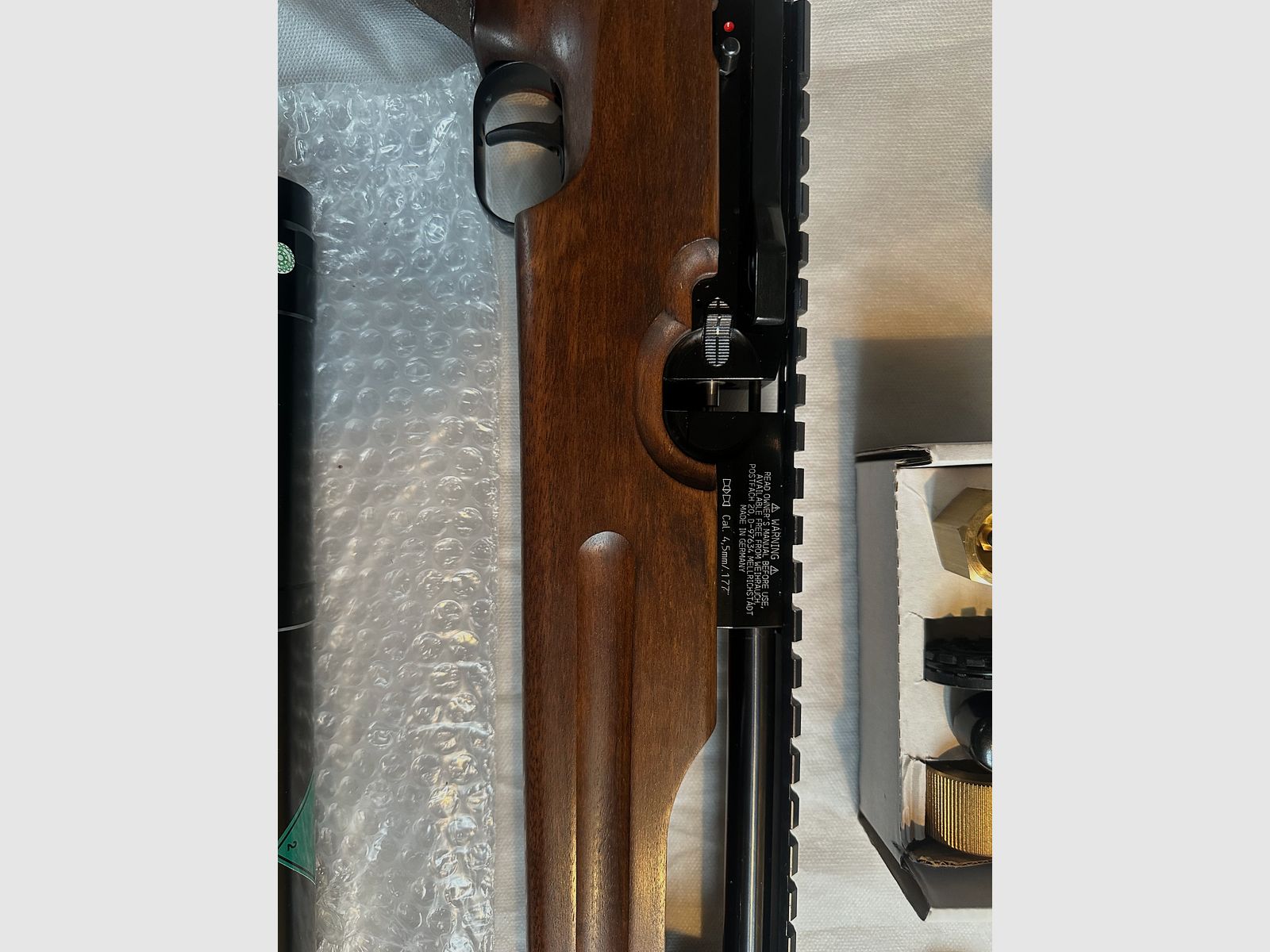 Weihrauch HW 100 T, mit SD, 3 neue Kartuschen, WBK-pflichtig, neuwertig 