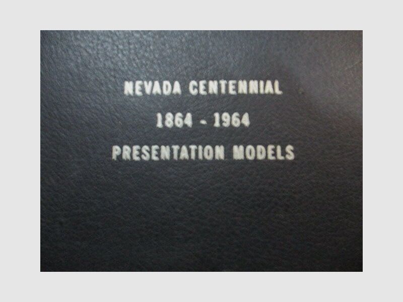 2 rewolwery Nevada Centennial w etui prezentacyjnym z 2 wymiennymi bębnami SAA