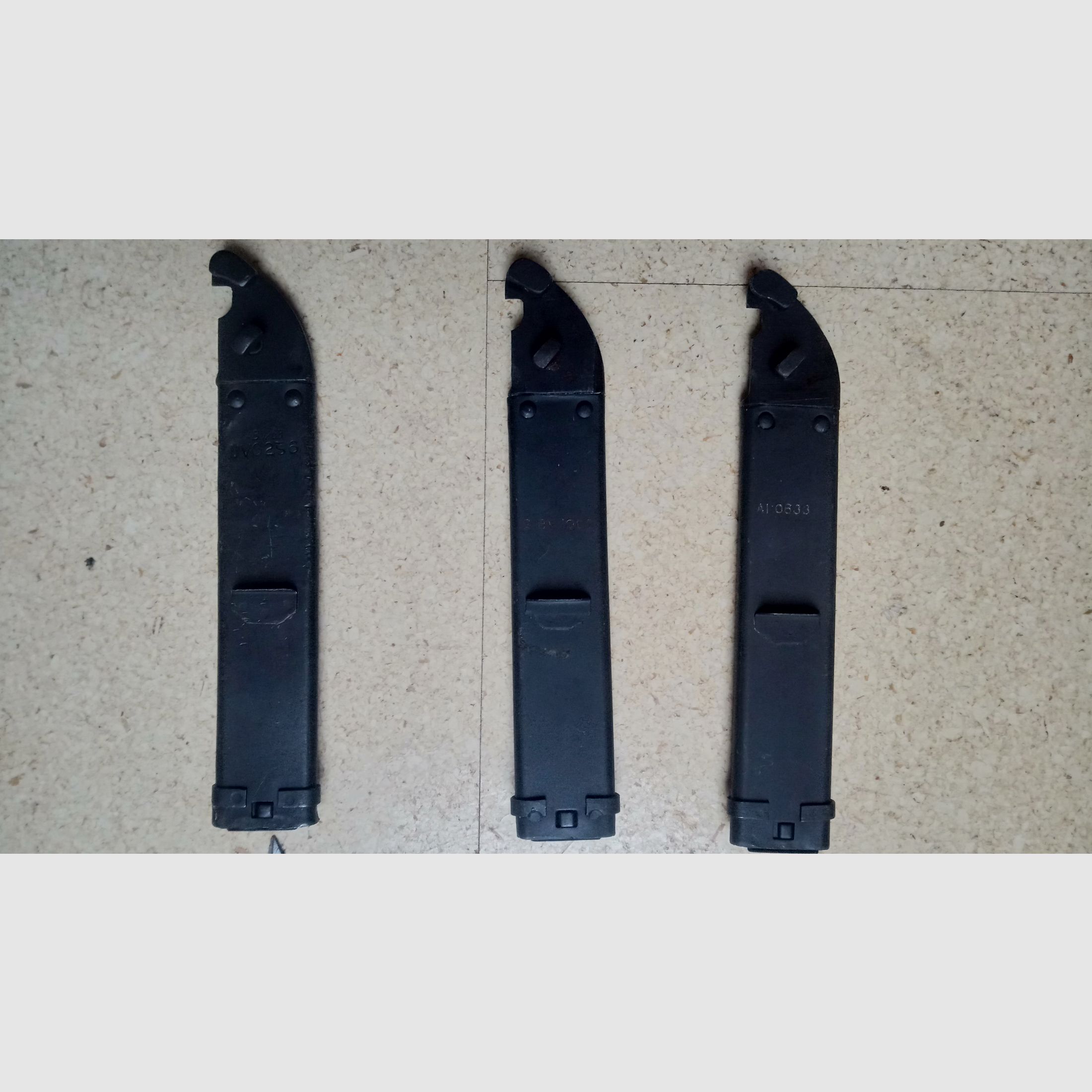 3 Rumänische 6h3 (6x3) AK Bajonette komplett inkl. Gummi Isolator und Leder Frosch  // AKM Bakelit Vintage