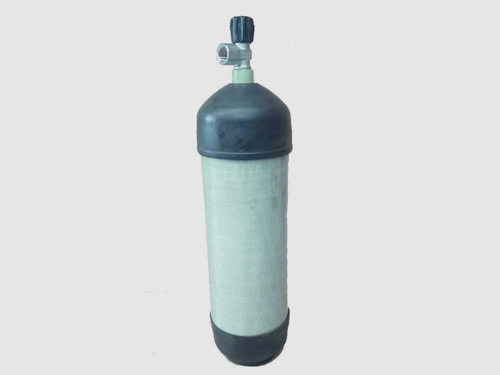 Bouteille neuve d’air comprimé en carbone de 6,8 litres, 300 bar, avec capuchon de protection et pied