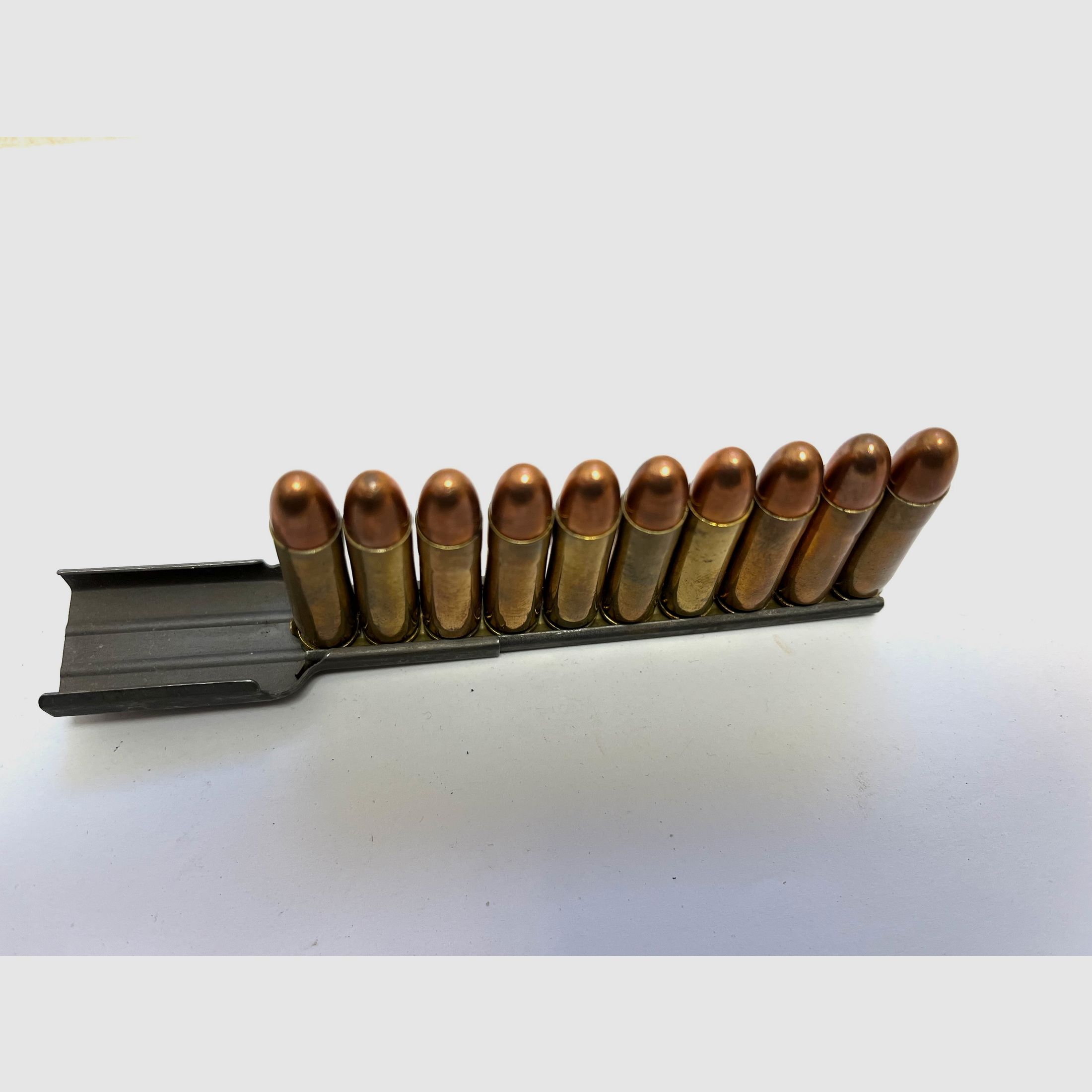 ••• US M1 .30 Carbine laadstrip met laadhulp + 10 stuks .30 Carbine decoratiepatronen •••