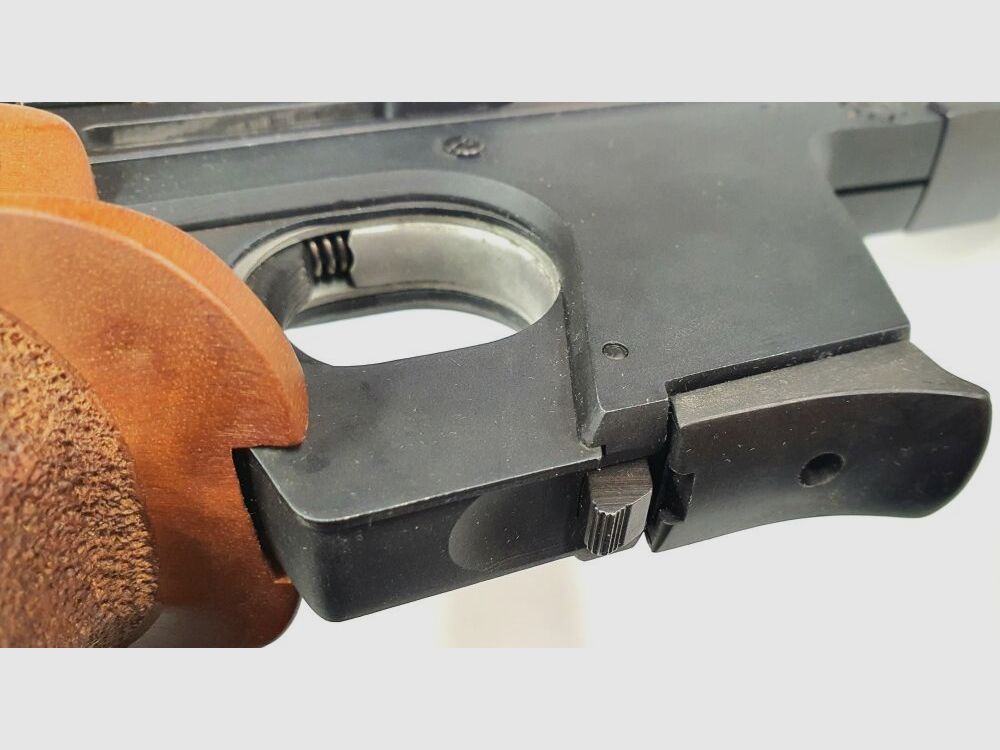 Carl Walther Waffenfabrik Ulm/Do. GSP mit Nill Griffschalen