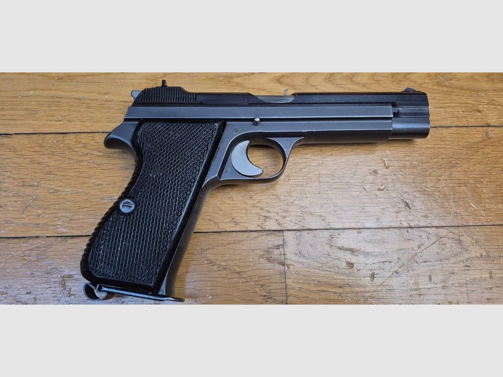 Très beau pistolet SIG P210-2 – Mythe du 9 para – Arme militaire du 4° contrat – Vers 1955/56 – Très beau bronzage – Fonctionnement et canon de rêve – 2 chargeurs supplémentaires et étui (la totale!) fournis en sus – État TBE++/TBE+++ !, image 18 sur 28