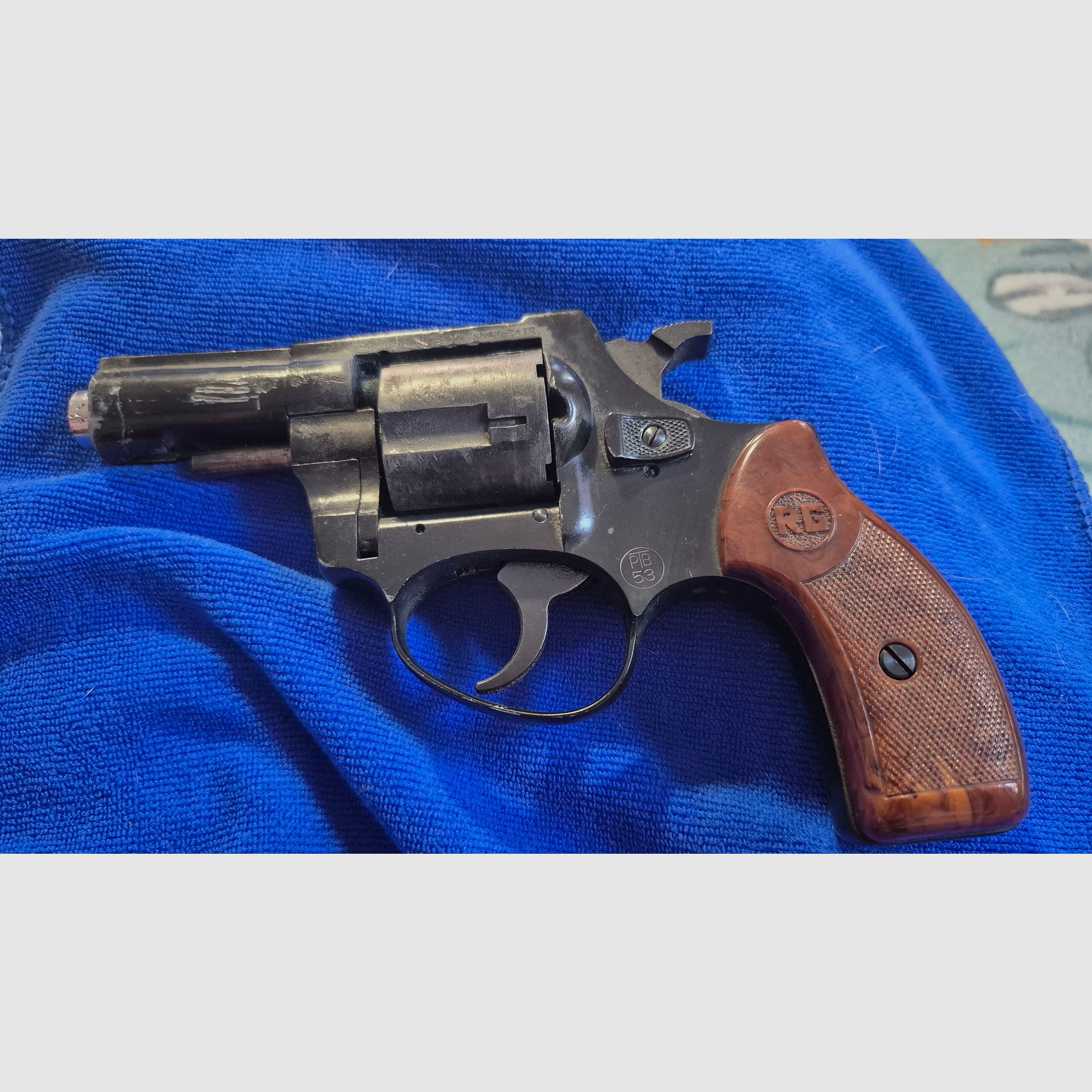 REVOLVER AUS NACHLASS 9 mm