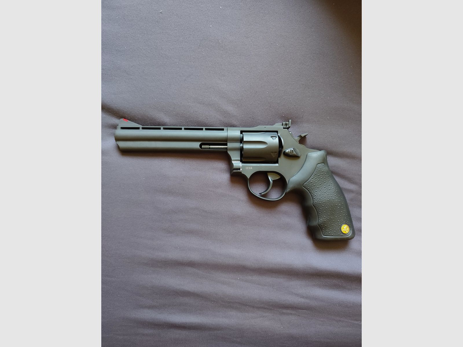 Revólver Taurus 6 pulgadas