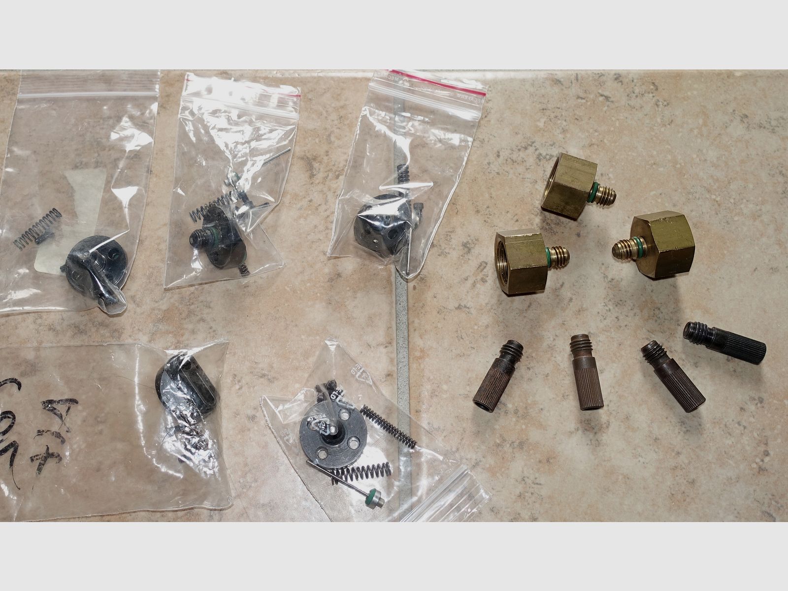 Steyr patronen 14 stuks + vuladapter, Steyr CO2 aansluiting, veer en ontluchtingsschroef