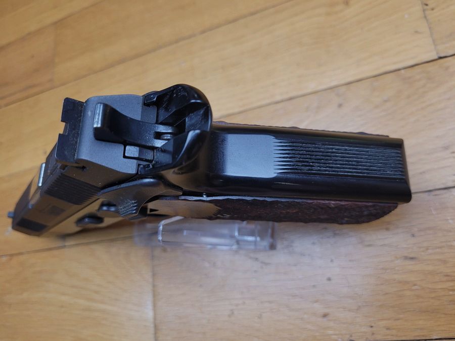 Sehr schöner Pardini GT45 Pistol – 45 ACP – Top-Aluminium-Gehäuse – 13-Schuss-Doppelmagazin – Alle Bedienelemente für Links- und Rechtshänder – Niedrig zugänglicher Verschlussfang – Petter-Verriegelung – Schräger Schaft im Luger-Stil – Luxus und Sport – Neuwertig, Bild 11 von 20