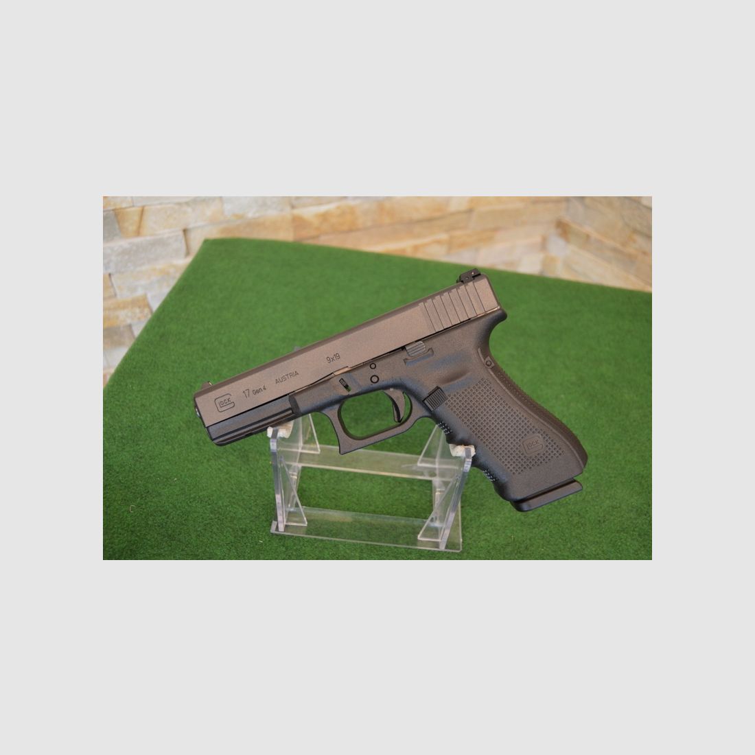 Glock 17 Generation 4 *
