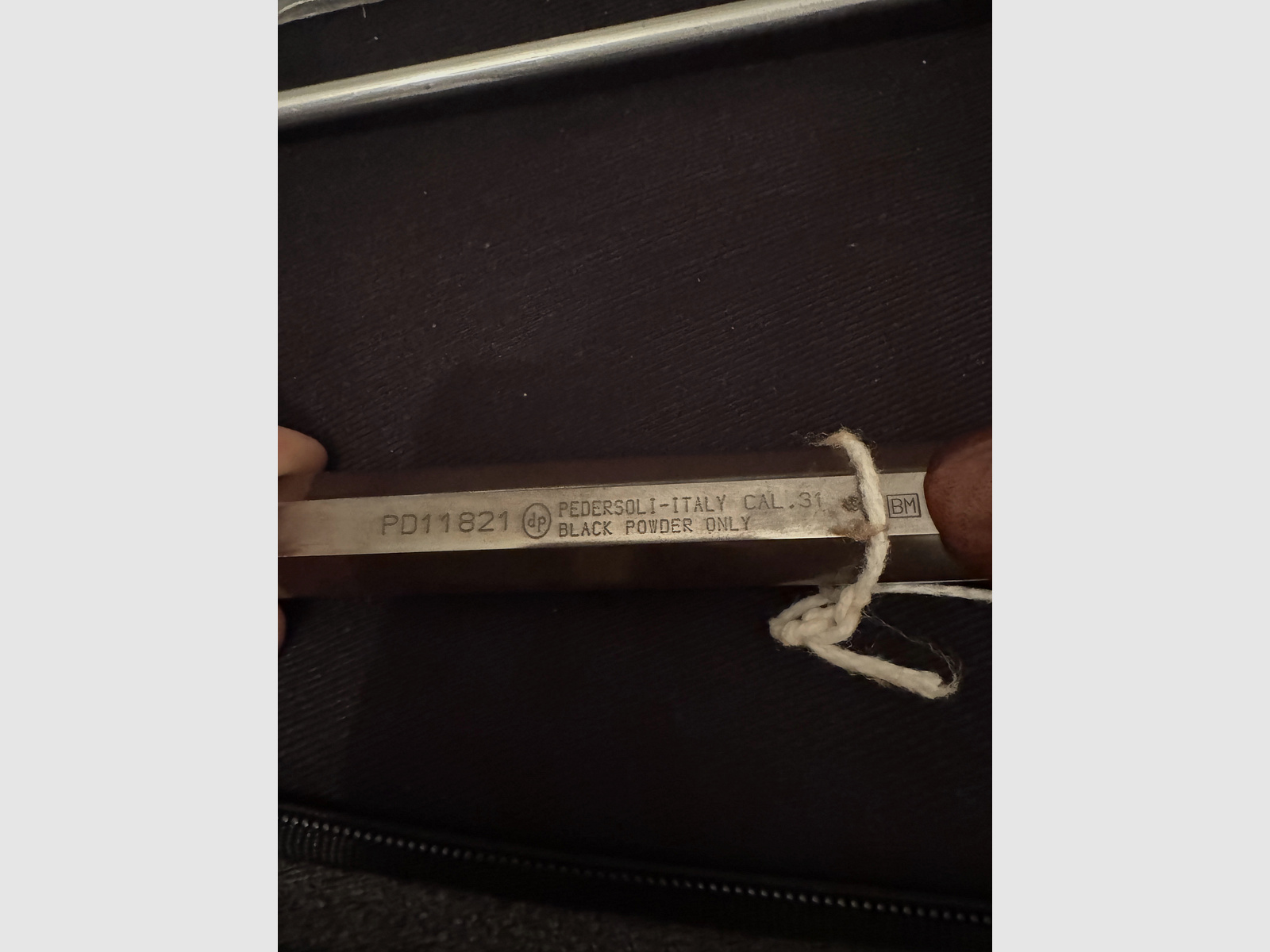 Raridad: Pedersoli Charles Moore LTD Edición 021/100 – Cal. .31 – Grabado maestro R. Sanzogni – Modelo de aniversario