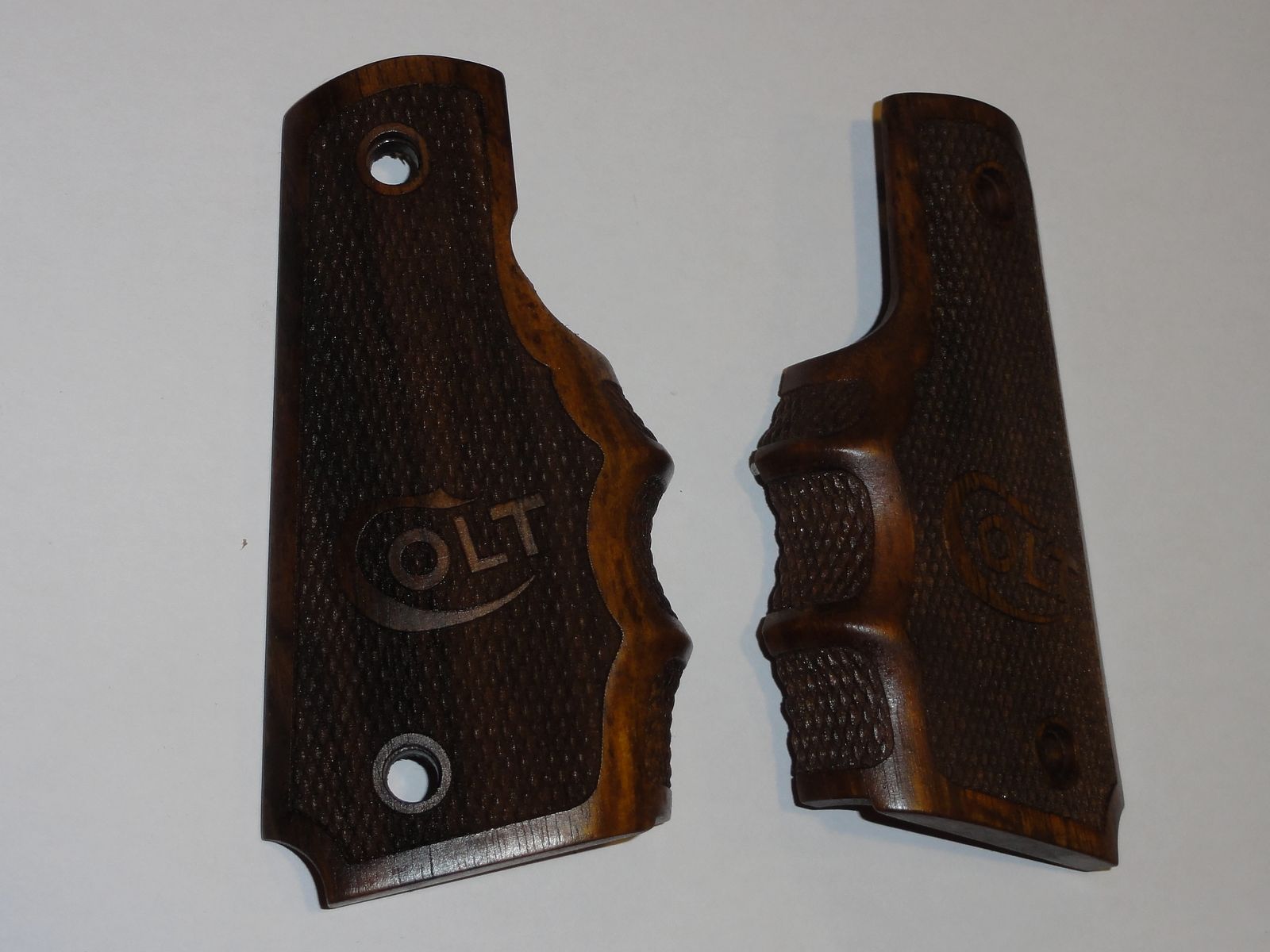 Empuñadura COLT 1911 con logotipo