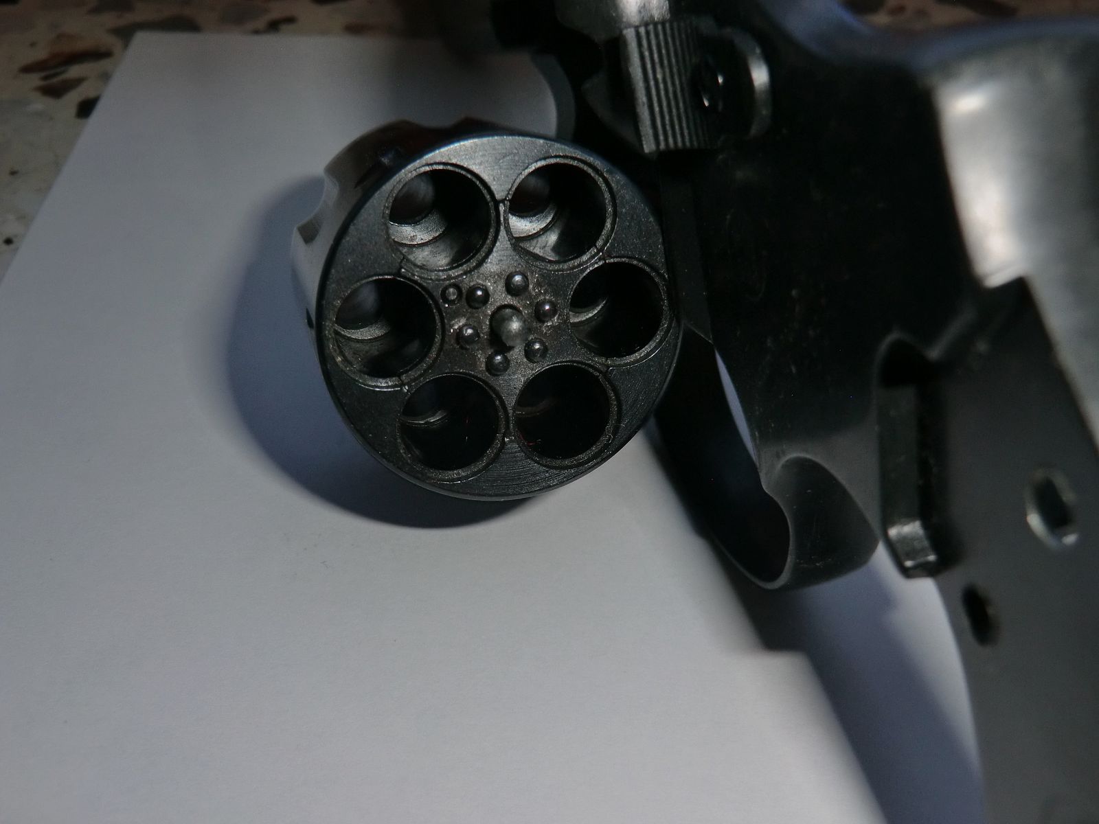 LUGER R94 Revolver 9mm K.  6-Schuss PTB: 698,  Beschuss: 00,  teils zerlegt, aber mit Teilen