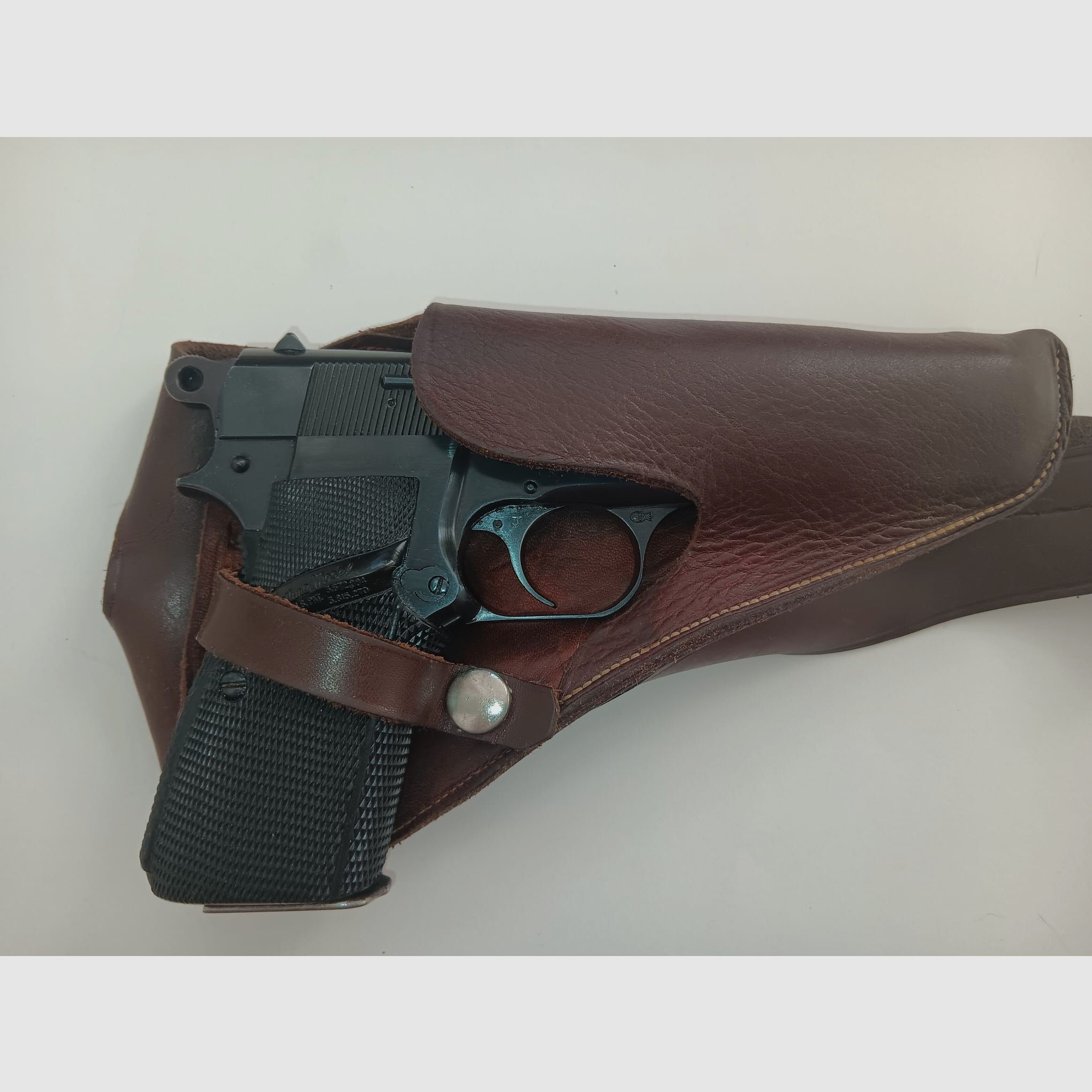 Pistola FN Browning HP 9mm con due caricatori