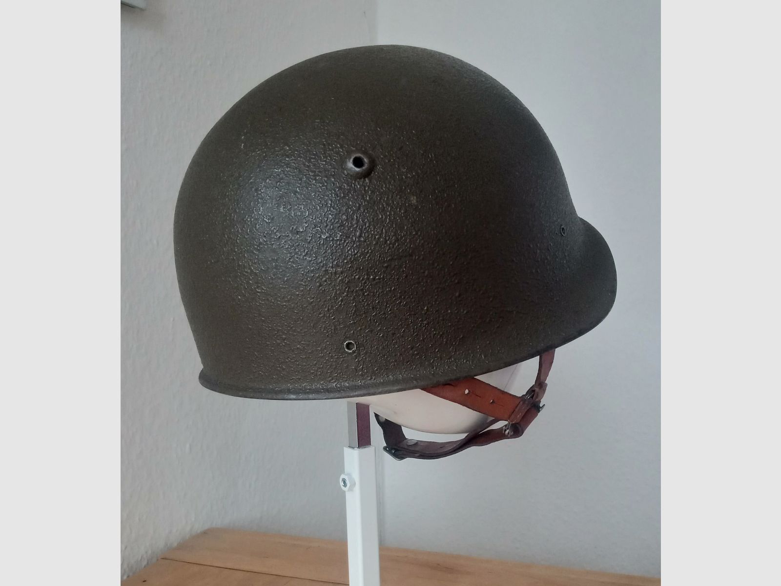 Schweizer Armee Helm aus U-Boot-Stahl in kleiner Größe 55-56 / ideal für Zivilschutz / Stahlhelm Swiss Made