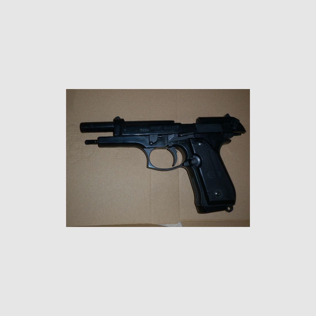 Gas-Signal und Schreckschusspistole Reck Miami 92F im Kaliber 9mm P.A.K. Aus Privatsammlung.