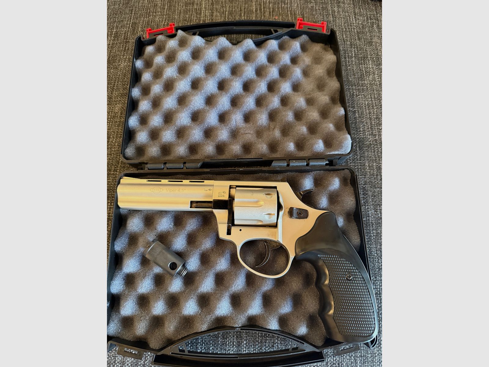 Ekol Viper 4.5" 9mm SSW incl. case and firing cup