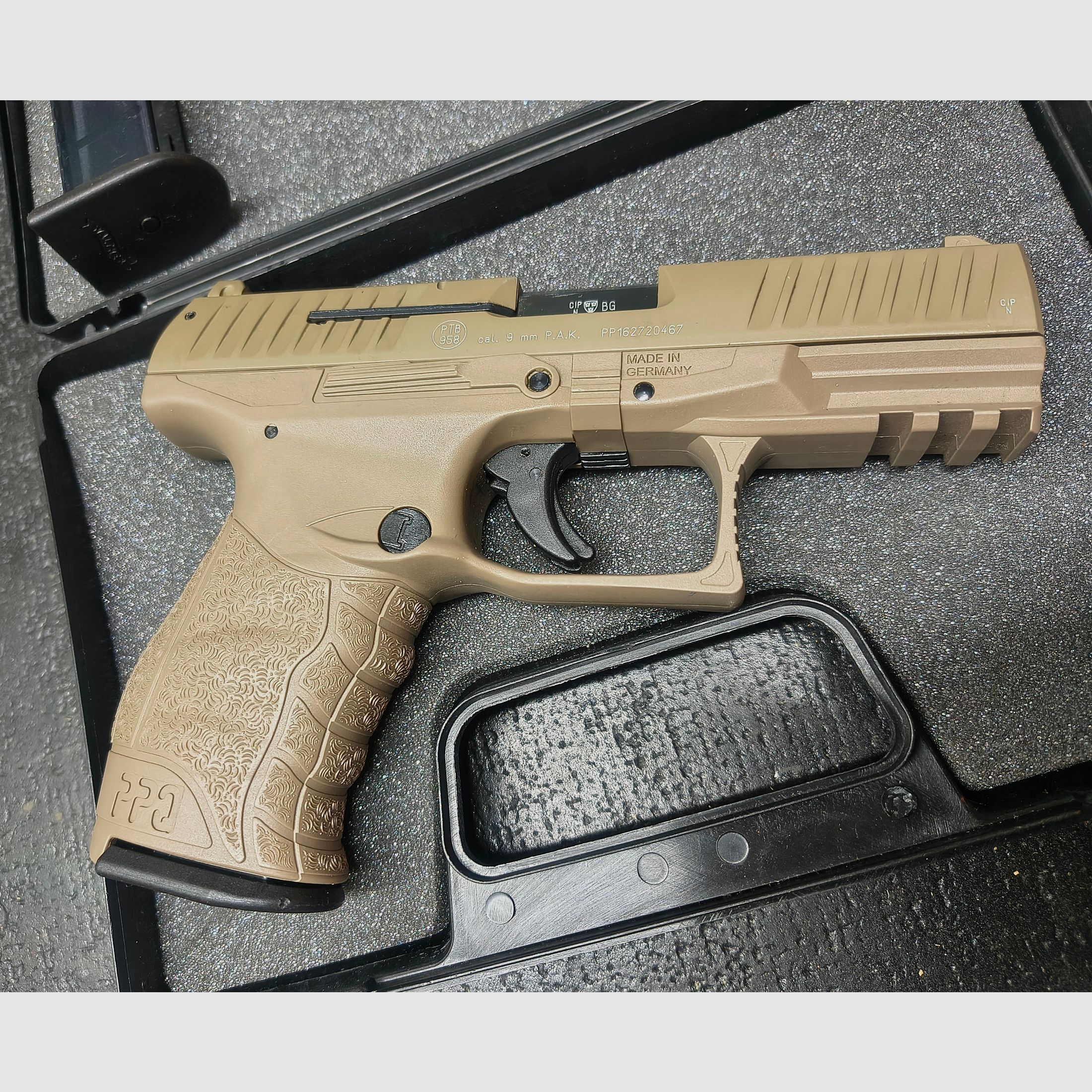 Walther PPQ M2 Schreckschuss Pistole PAK. FDE + 3 Magazine