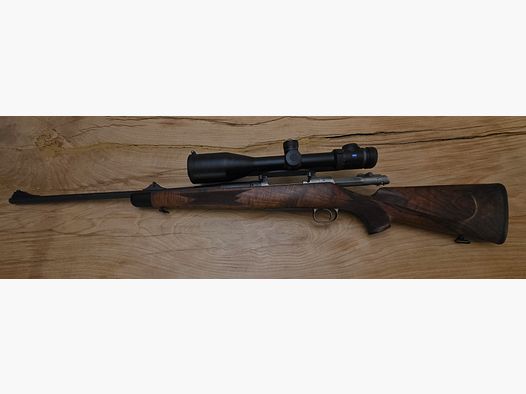 Mauser M03 Expert .223 z drewnianym stockiem i Zeiss Victory V8 4,5-35 x 60 z celownikiem z szybką regulacją (ASV)