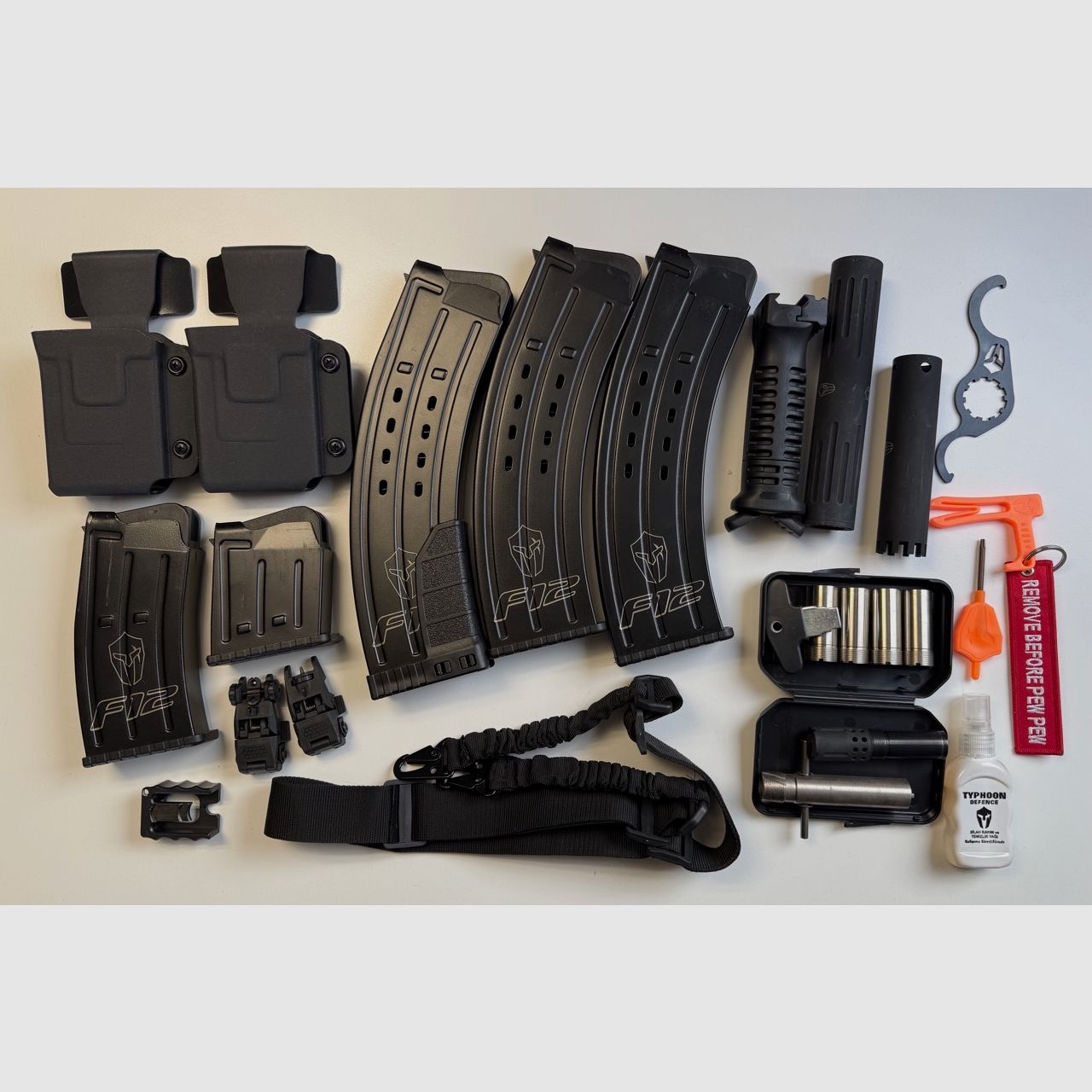 Typhoon F12 - Classic Black Serie IV - IPSC Paket III, Selbstladeflinte mit Kastenmagazin, mit umfangreichem Zubehör - NEUWERTIG