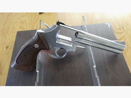 Smith & Wesson	 Modell 686-4