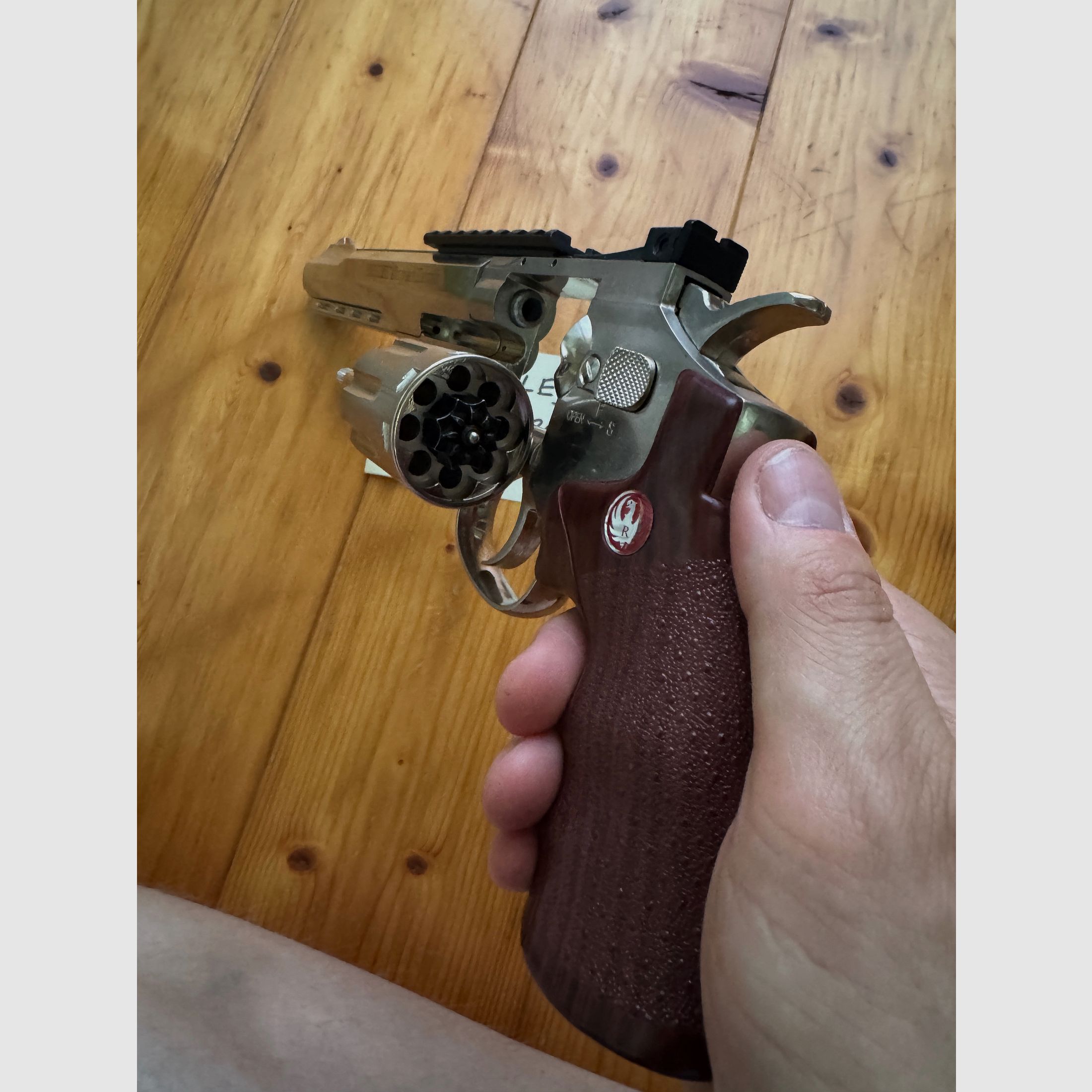 Ruger SuperHawk 8" 4J :)