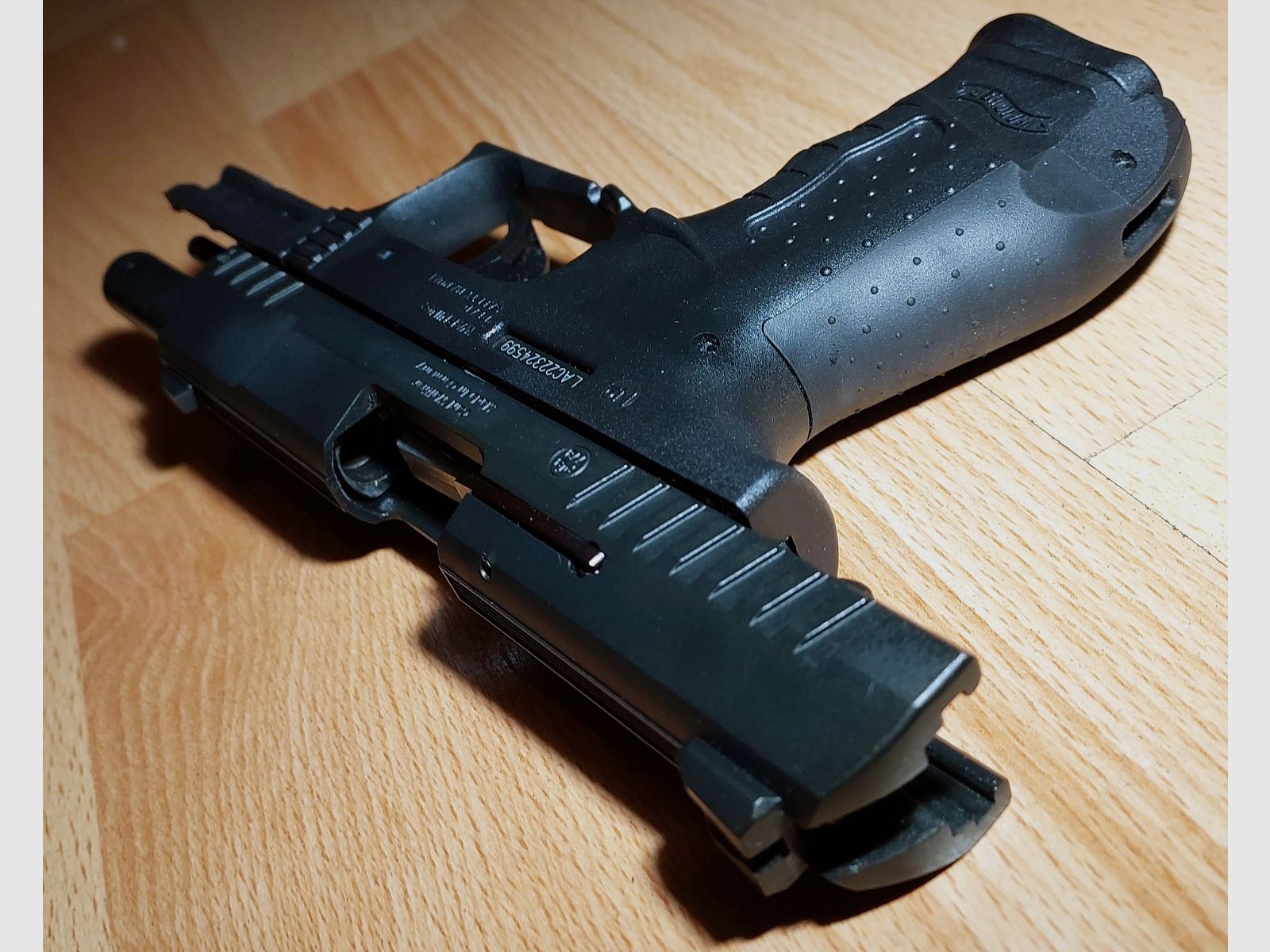 Walther P22 Ready blank firing pistol 9mm P.A.K. black (PTB 778) like new.