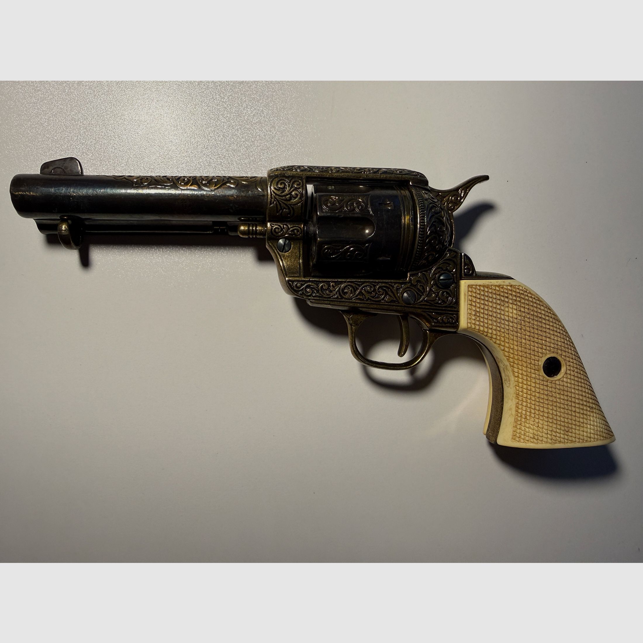 Revolver "COLT Peacemaker“, US Kavallerie 1873, verzierte Dekowaffe